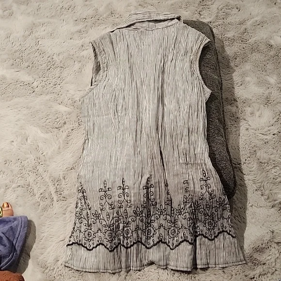 Collared Shirt - Picture 4 of 4